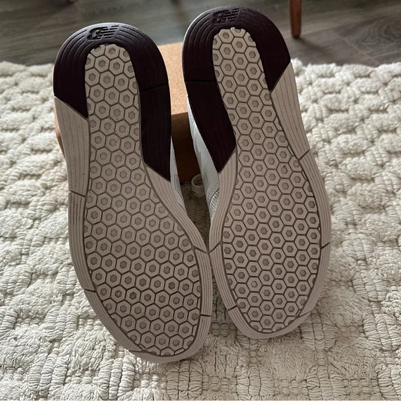 Women’s New Balance Sneaker | Cream and Maroon | Size 9 - Picture 2 of 6